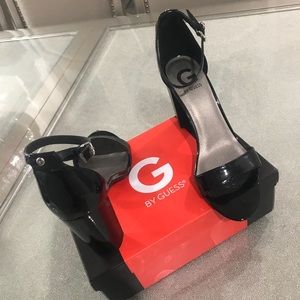 Guess nice sandals !!never used